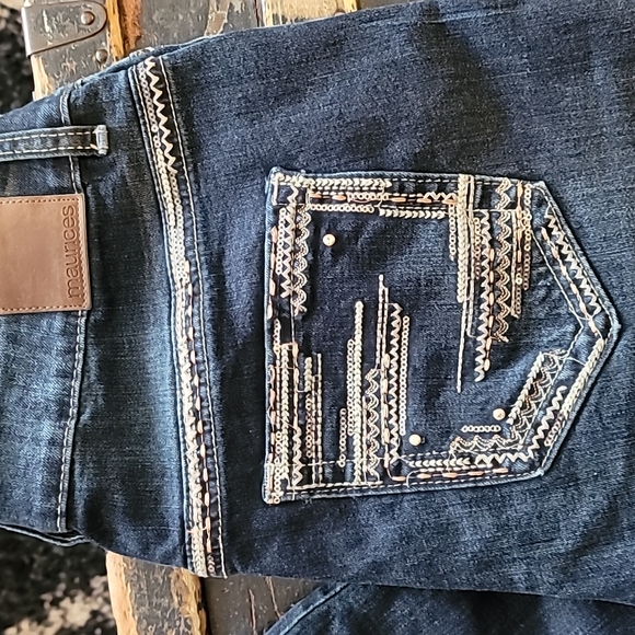 MAURICES 16 reg flare with sequin embellishments - Picture 2 of 8